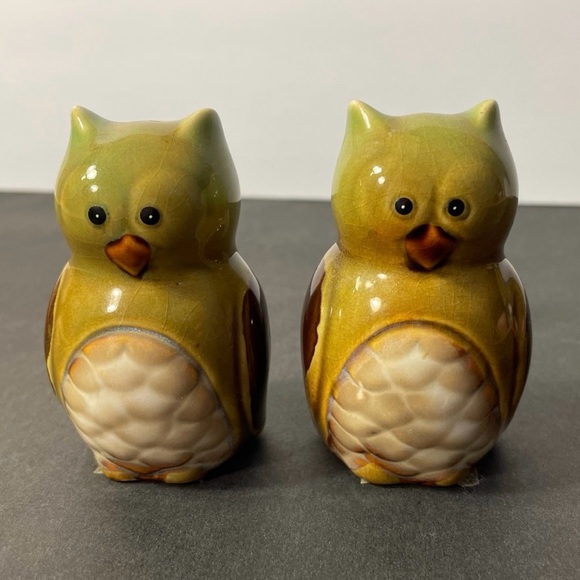 Hand Painted Vintage Green Owl Salt & Pepper Shakers Green Ceramic (1980s) - Picture 1 of 6